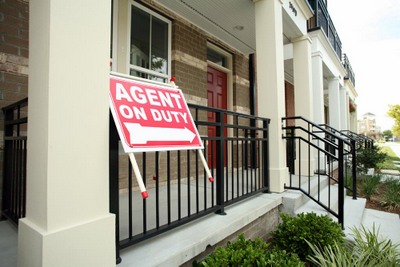 Agent on duty sign